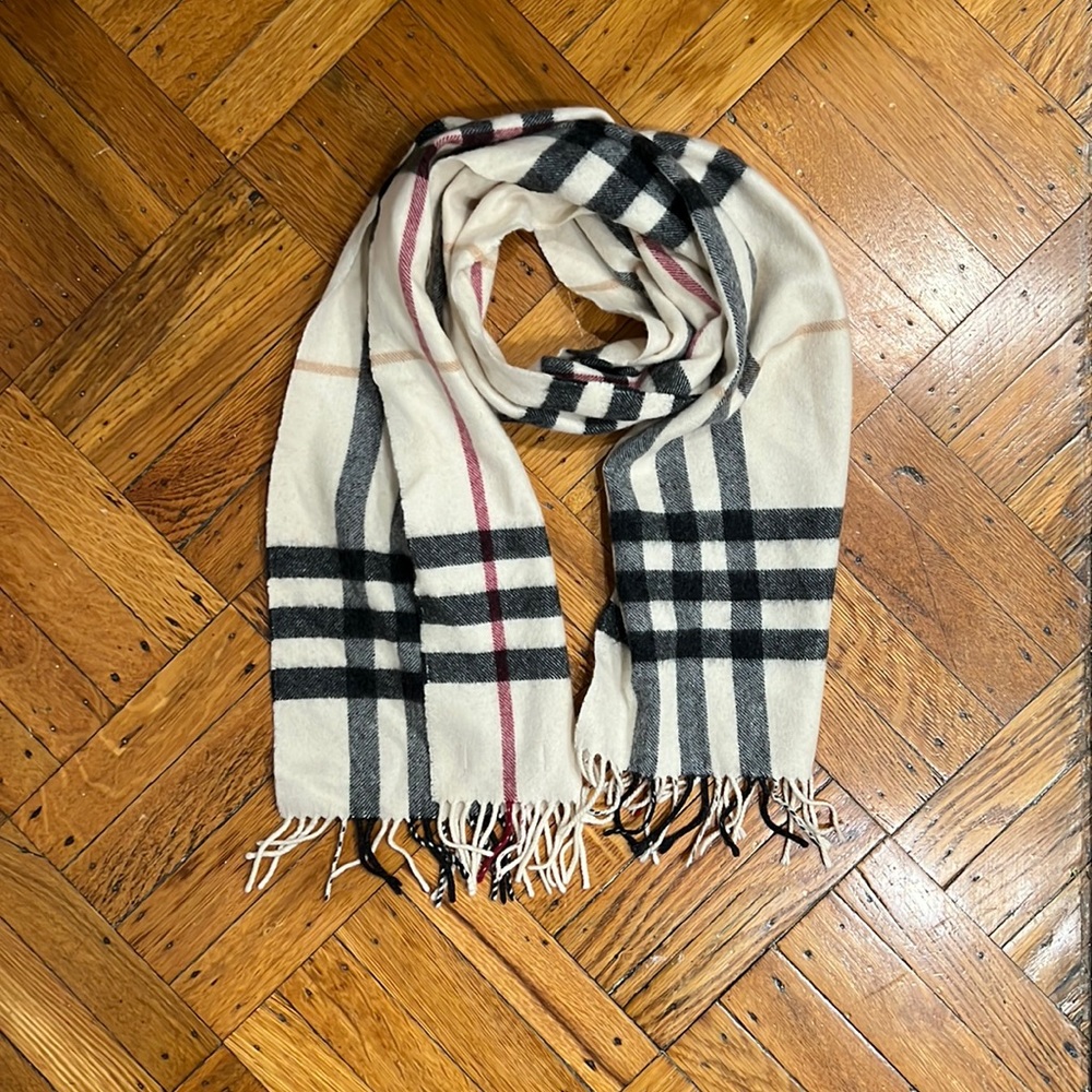 Burberry 100% Cashmere Scarf The Classic Check Cashmere Scarf